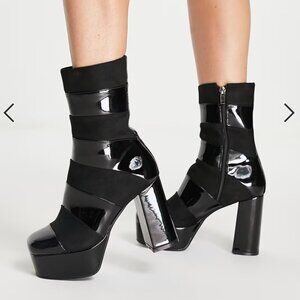 NIB Lamoda chunky platform heeled boots in black mix